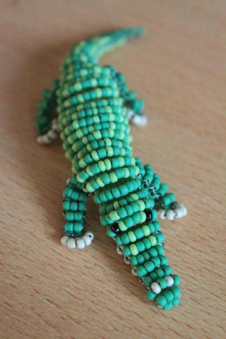 Крокодил из бисера: 2 варианта плетения со схемой и инструкцией