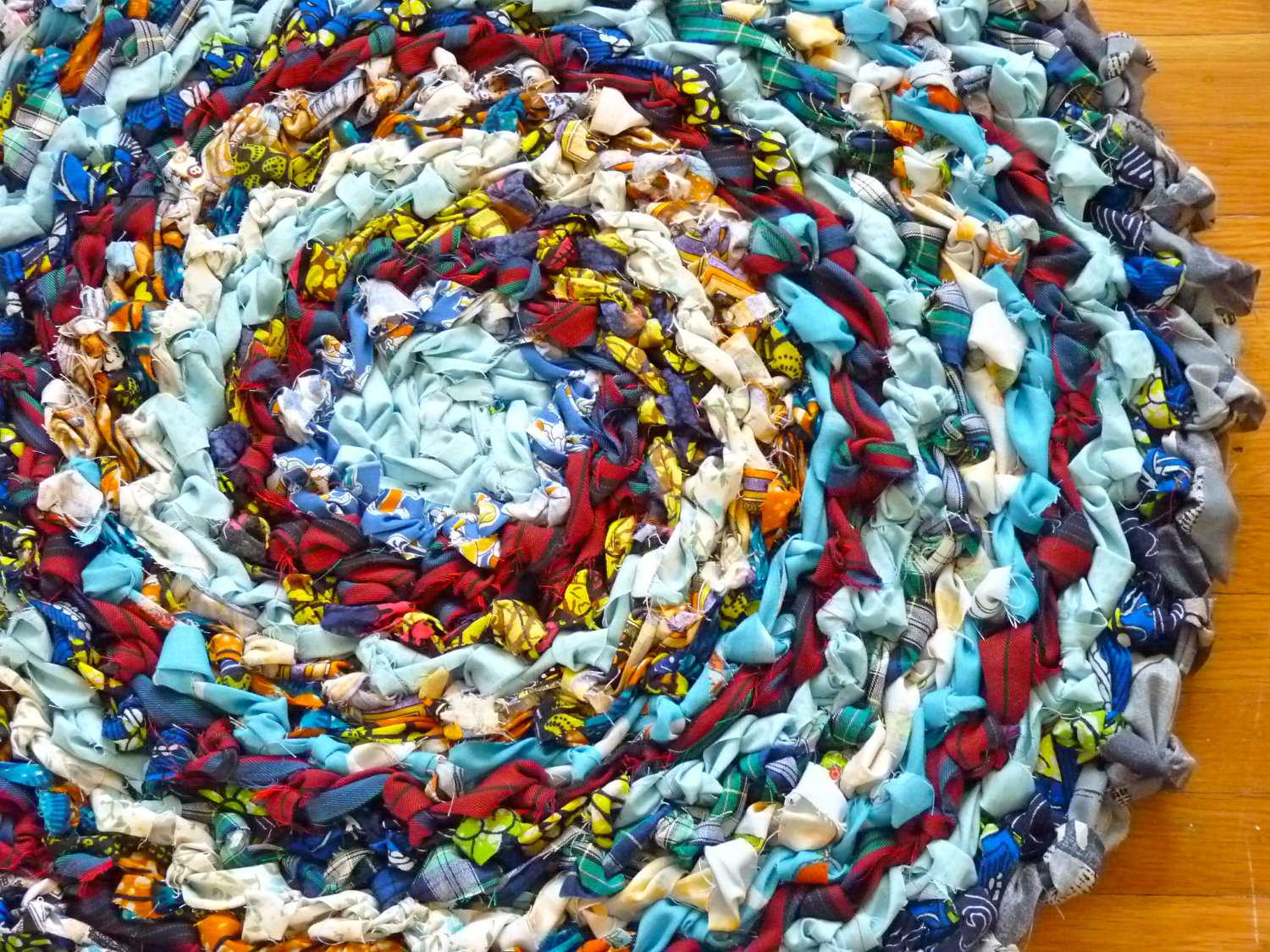 Важные советы и идеи для изготовления ковриков из джута: техники плетения, вязаные и склеенные изделия