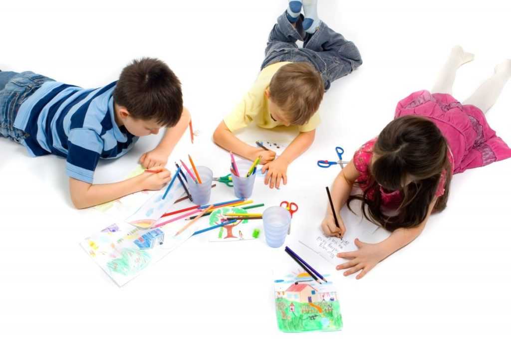 Рисование в первой младшей группе детского сада: занятия нод для детей 2-3 лет