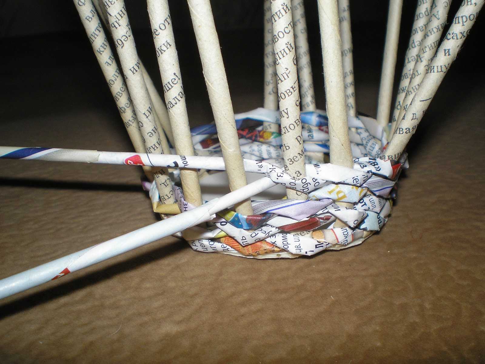 Плетение из газетных трубочек для начинающих