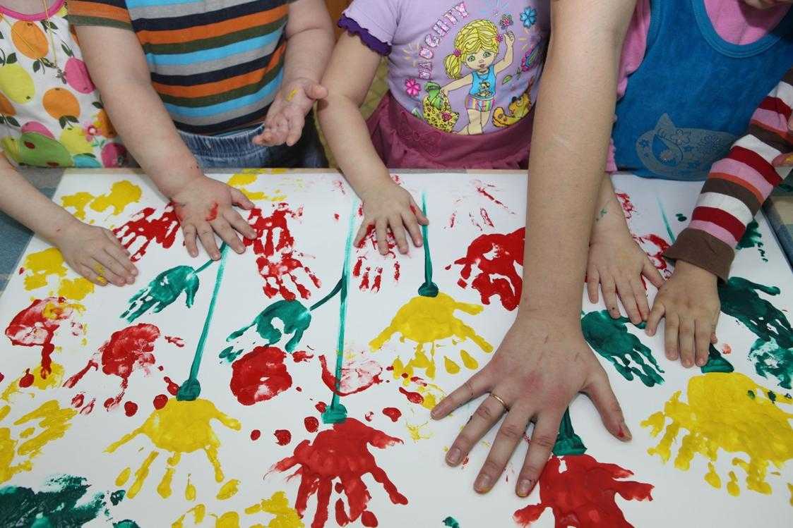Занятия по рисованию с детьми 2-3 лет — учим малыша