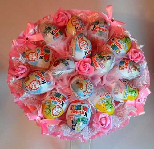Букет из киндеров: подарок для девочки, букетик невесты, композиция из яиц и мягких игрушек