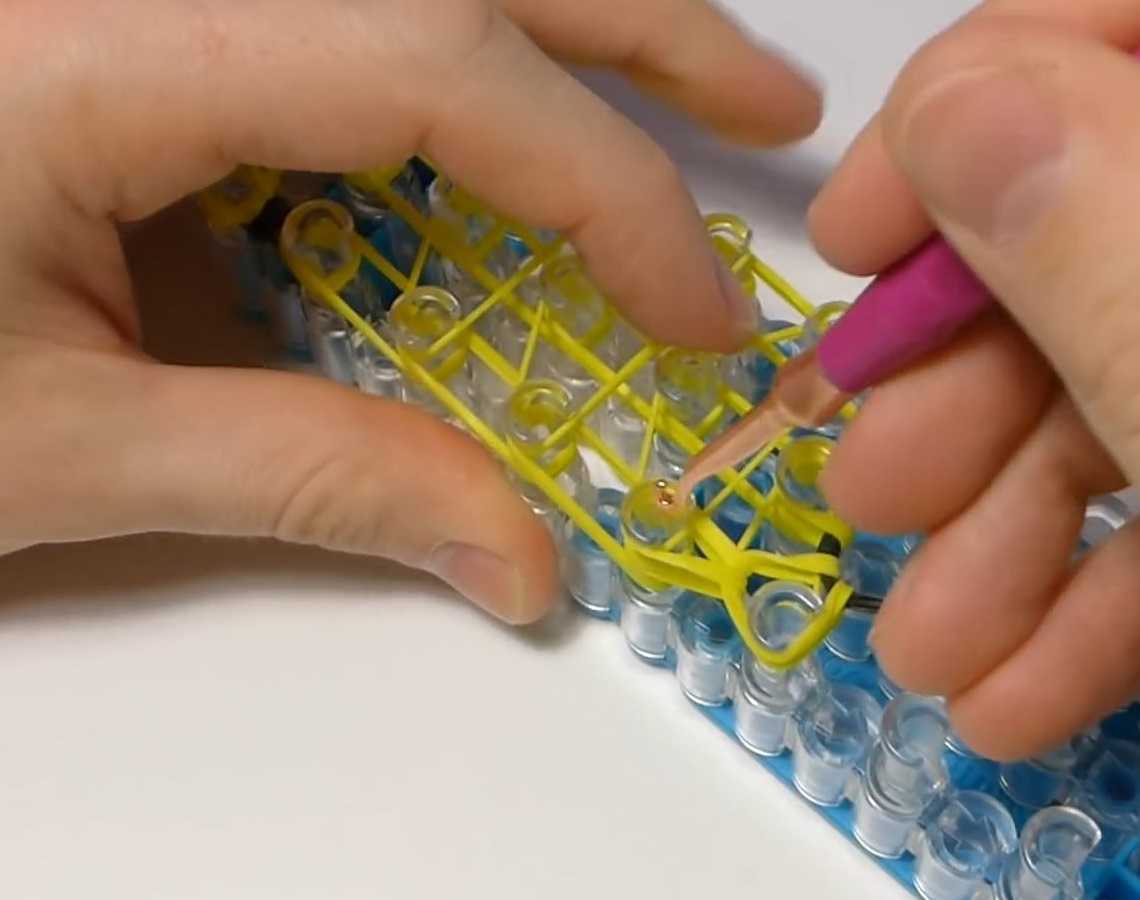 Плетение игрушек из резинок: основы техники для начинающих, примеры объёмных фигурок