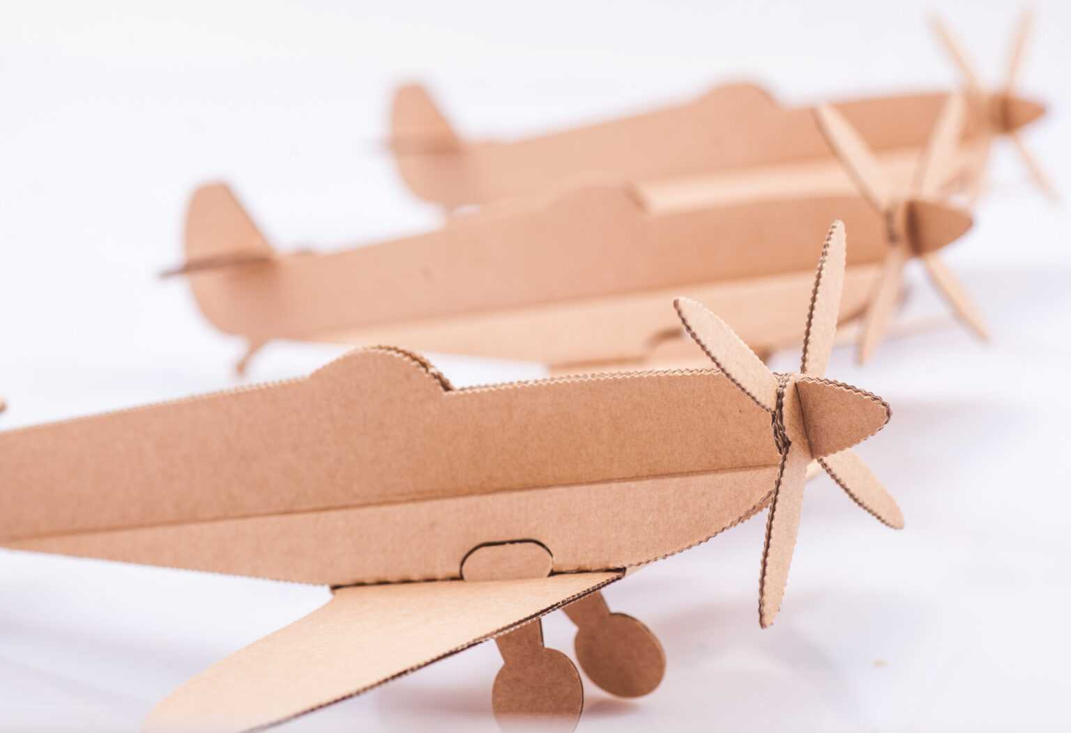Как сделать самолет из бумаги? 13 схем складывания самолетиков своими руками, чтобы они летали далеко и высоко до 10000 метров