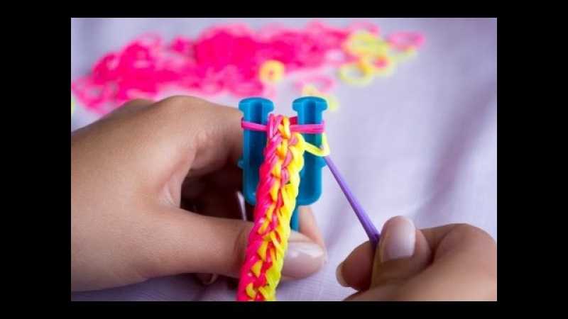 Как сделать браслет из резинок: схемы вязания на станке, пальцах, рогатке