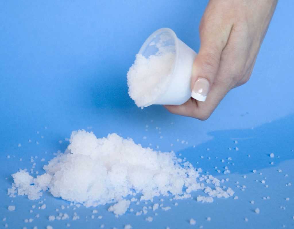 Как сделать искусственный снег своими руками: 5 способов для детей и их родителей