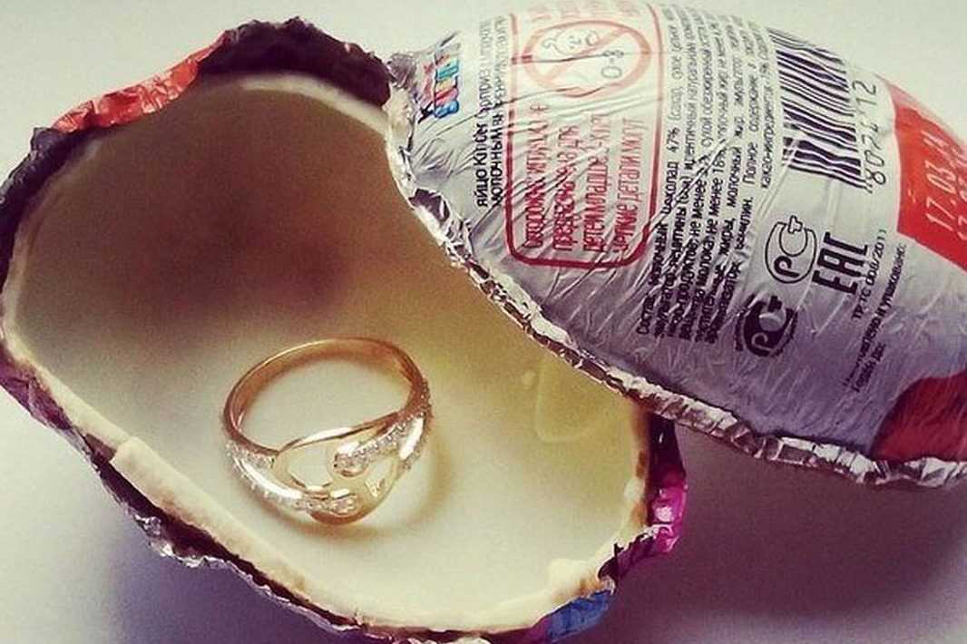 Как оригинально подарить кольцо девушке по любым поводам