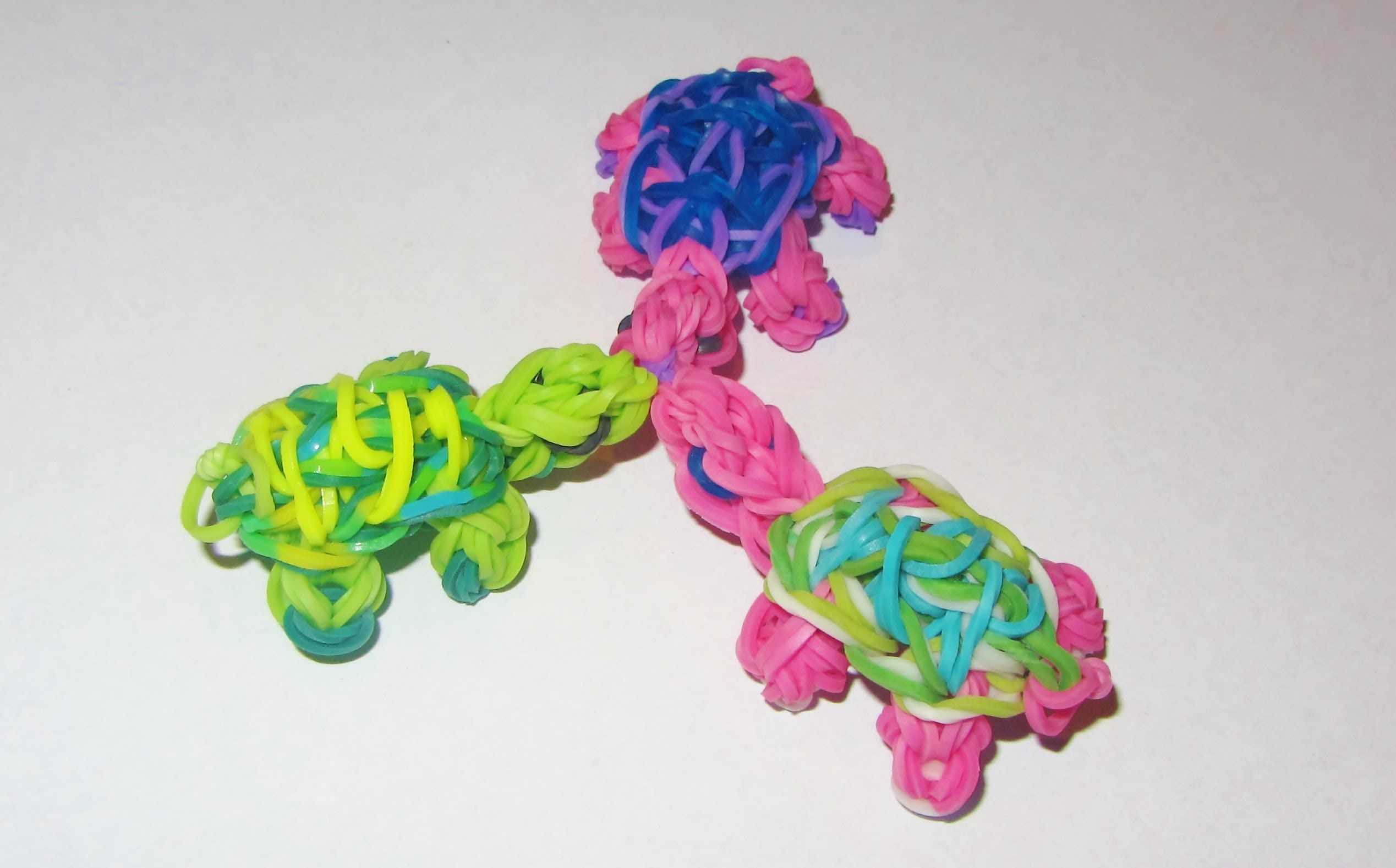 Как сплести из цветных резинок 🤡 фигурки 3d, уроки плетения на станке, рогатке и крючке