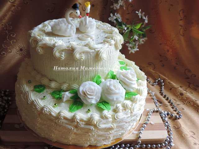 Свадебный торт с лебедями ?в [2022]: как сделать одноярусный с розами — фото