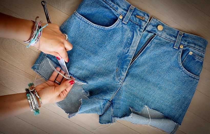 Как обрезать джинсы снизу и сделать бахрому топ 10