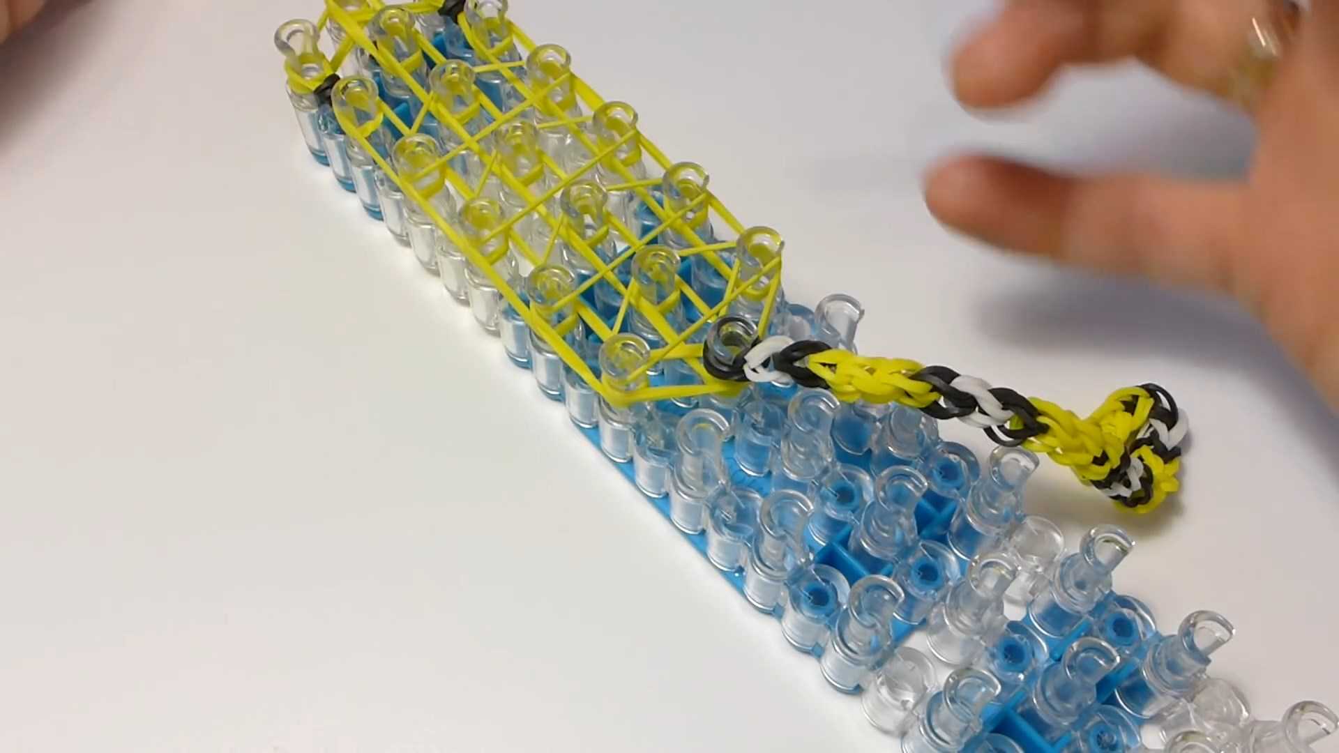 Плетение из резинок — обзор разных техник для начинающих с подробным описанием