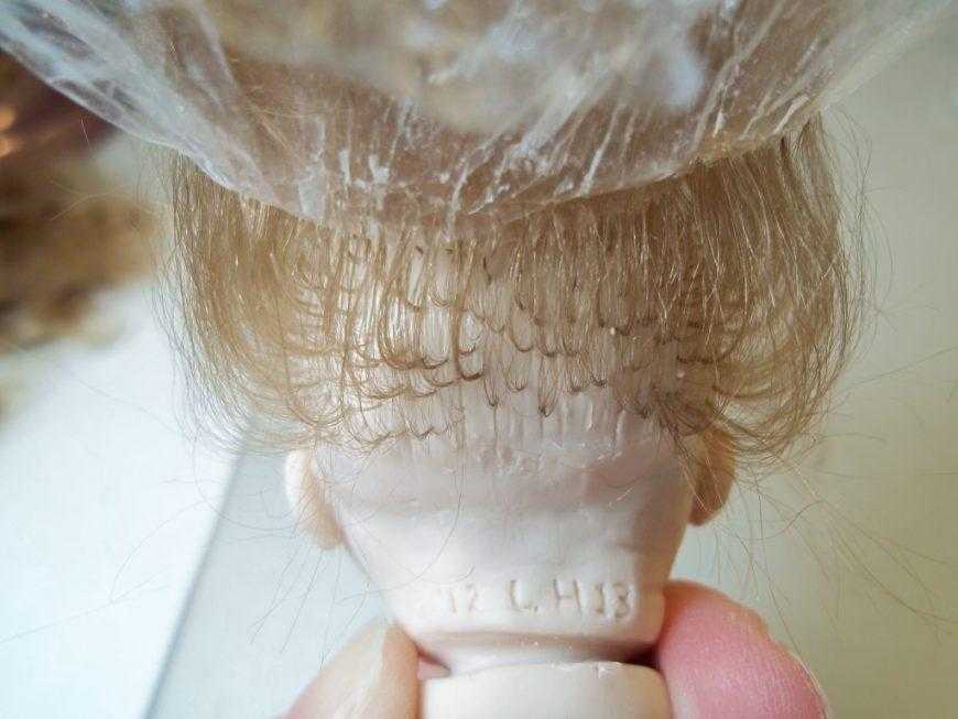 Как приклеить волосы к голове человека